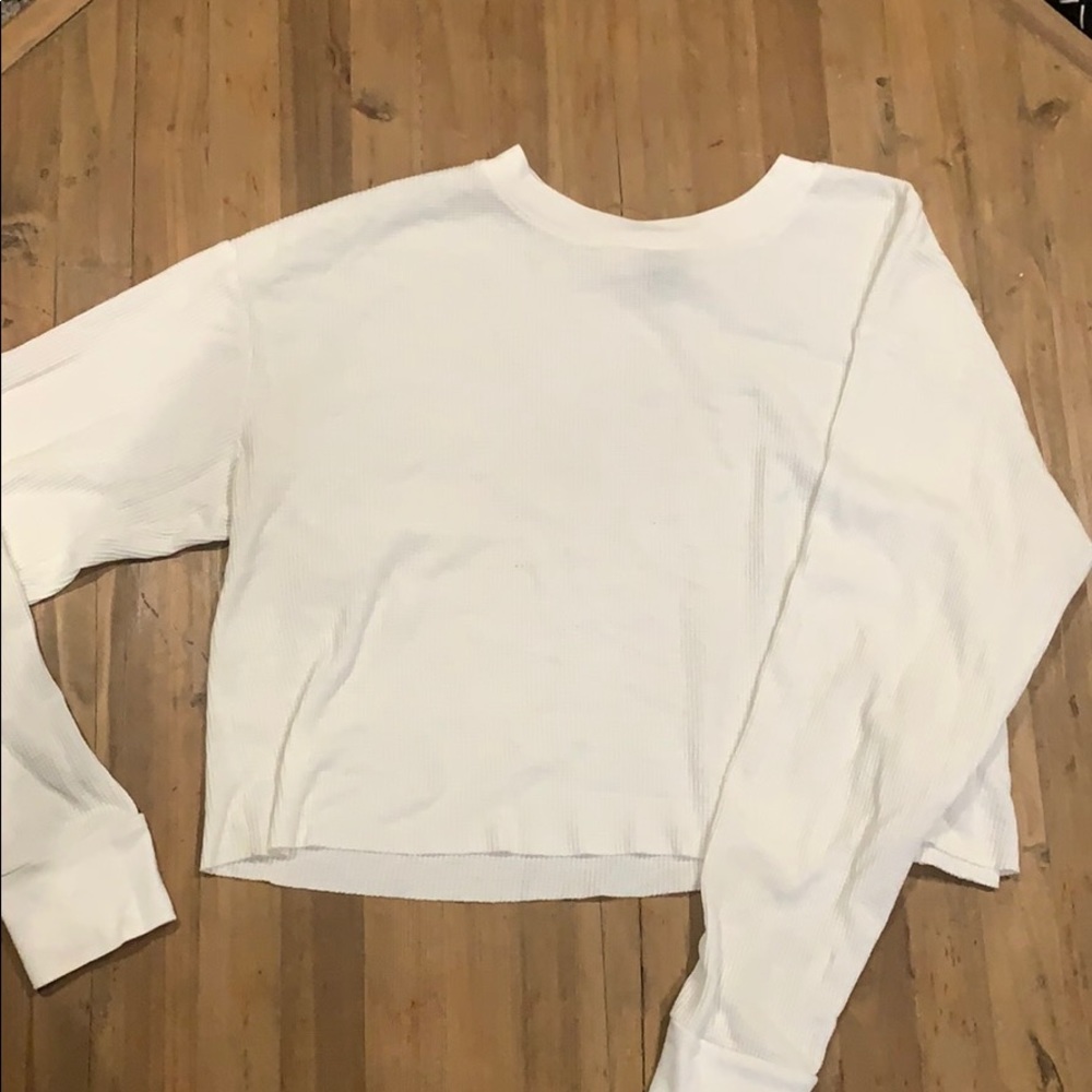 white long sleeve crop top